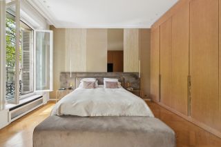 luxury apartment 6 Rooms for sale on PARIS (75008)