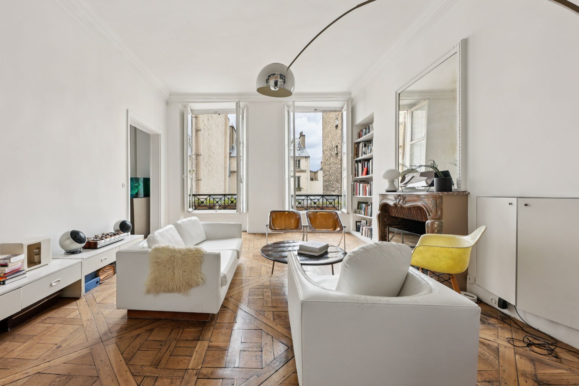 luxury apartment 4 Rooms for sale on PARIS (75003)