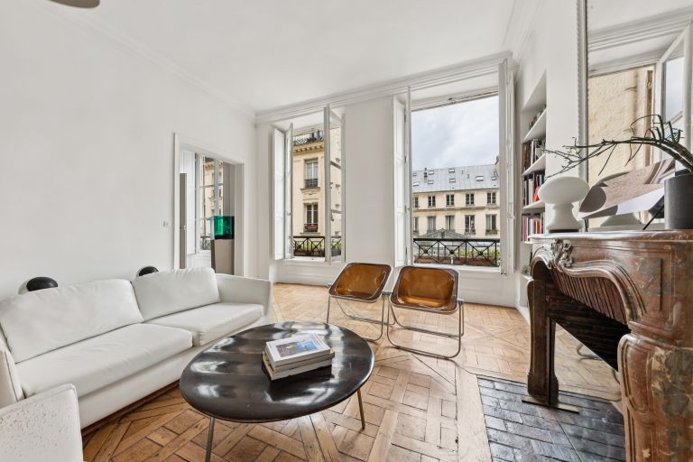 luxury apartment 4 Rooms for sale on PARIS (75003)