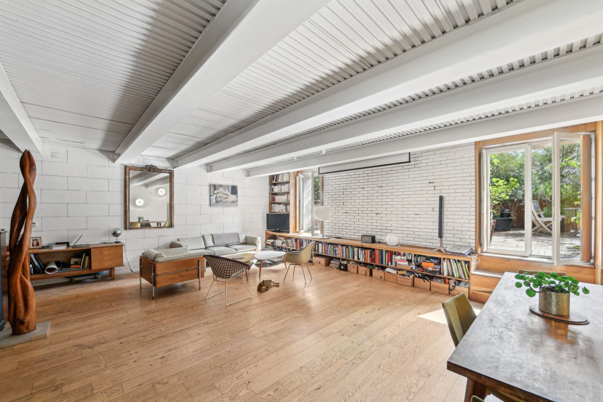 luxury apartment 6 Rooms for sale on PARIS (75018)