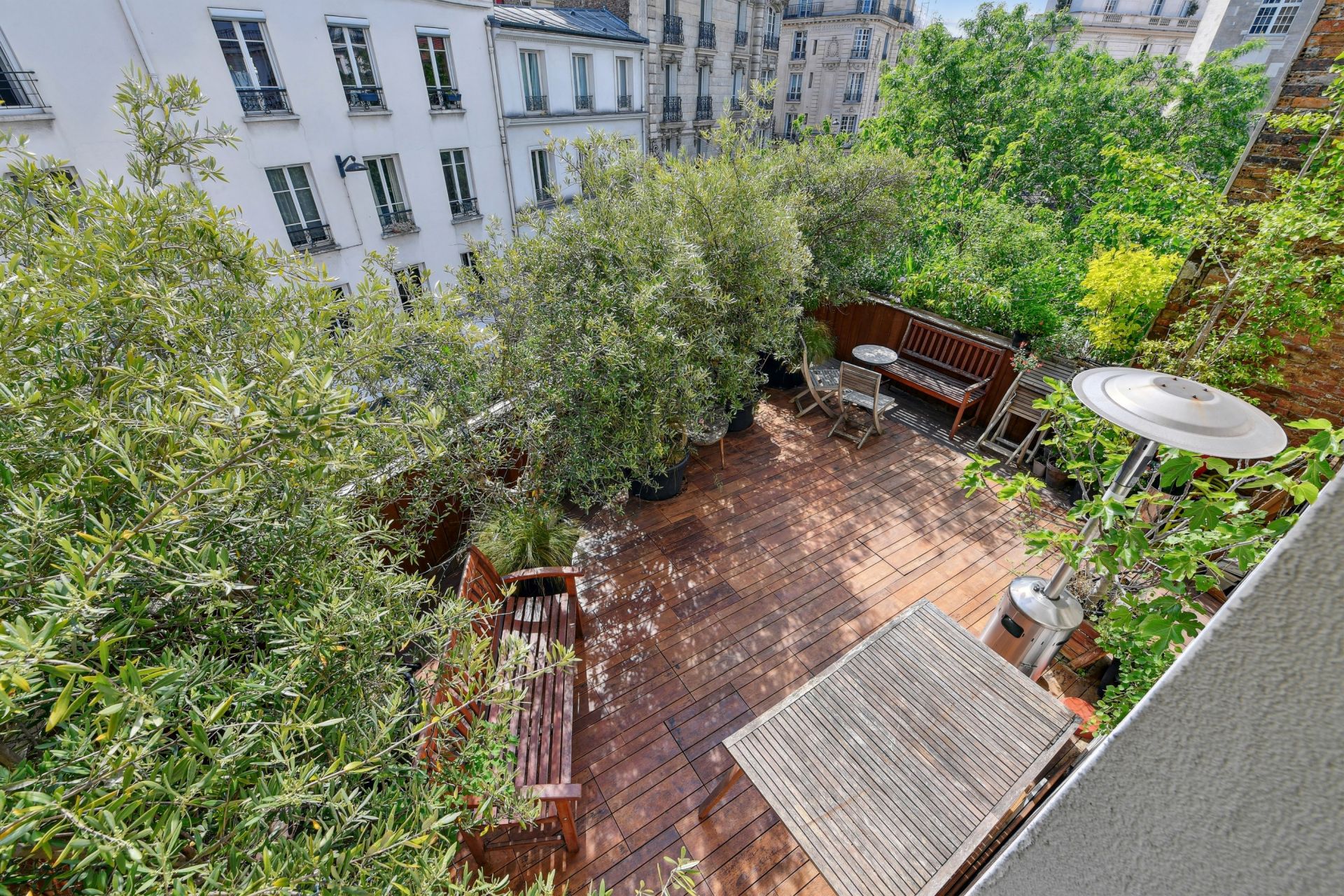 luxury apartment 6 Rooms for sale on PARIS (75018)