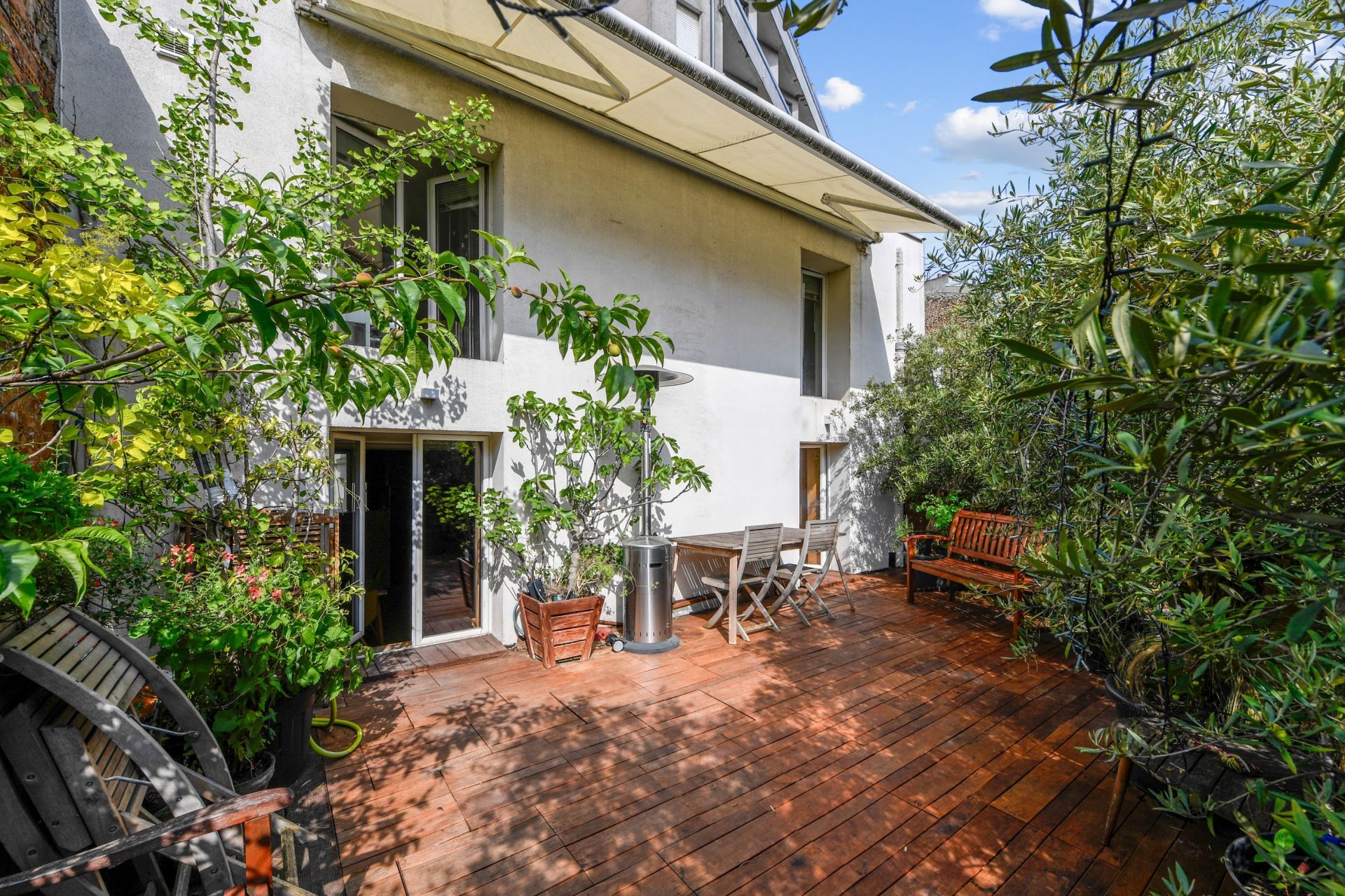 luxury apartment 6 Rooms for sale on PARIS (75018)