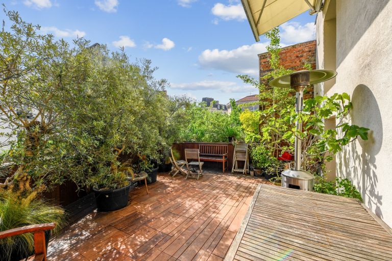 luxury apartment 6 Rooms for sale on PARIS (75018)