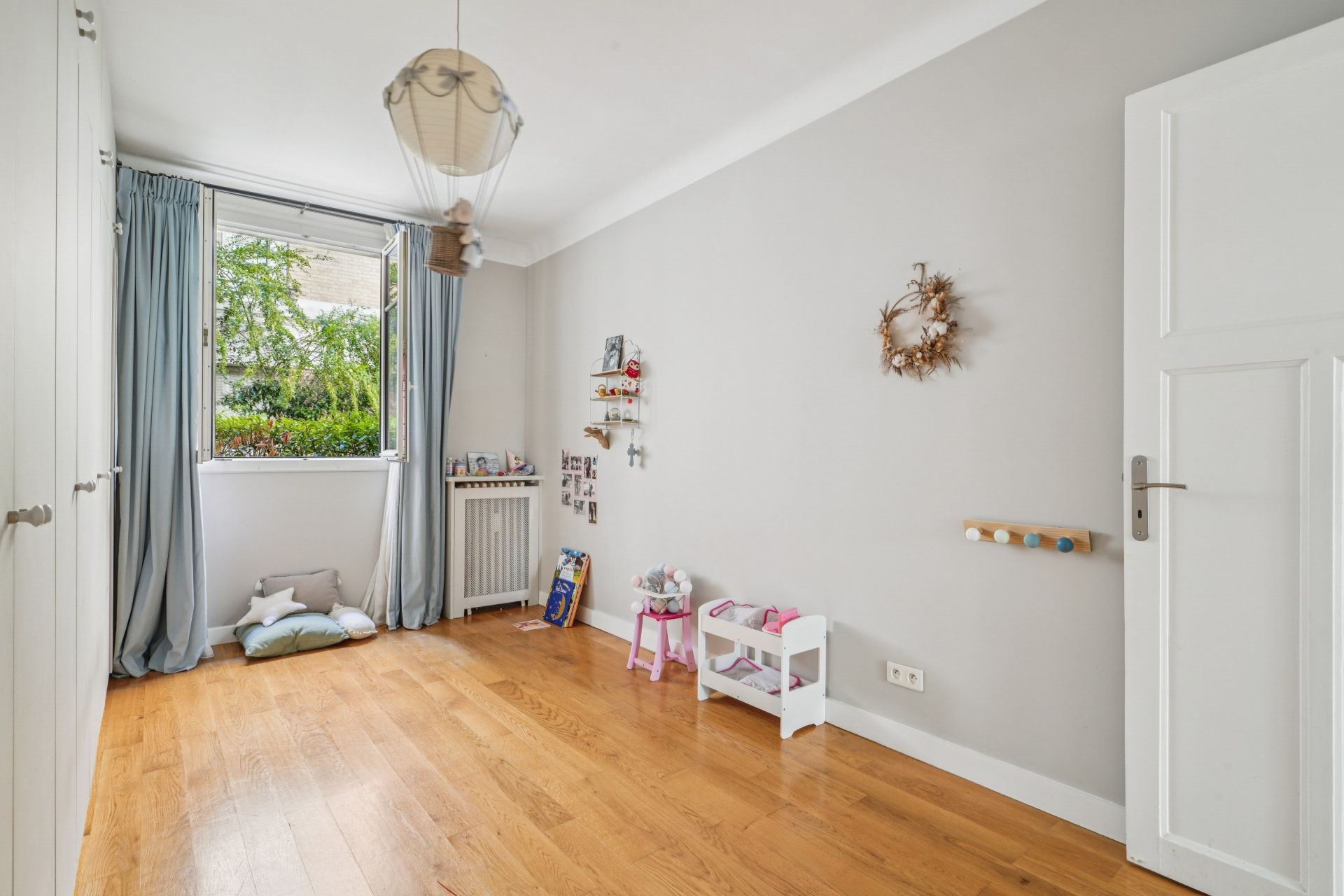 luxury apartment 6 Rooms for sale on NEUILLY SUR SEINE (92200)