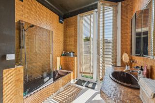 luxury apartment 7 Rooms for sale on PARIS (75016)