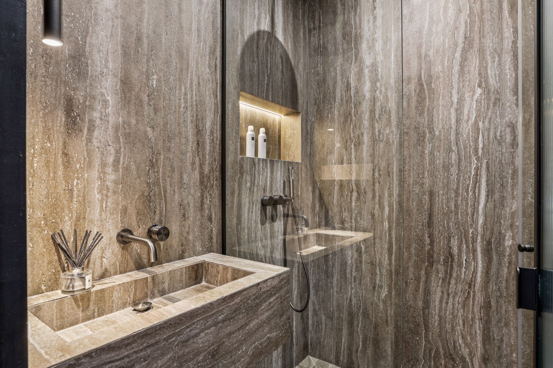 luxury apartment 6 Rooms for sale on PARIS (75016)