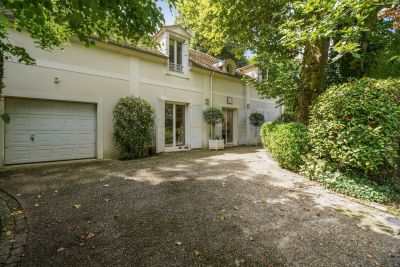 luxury house 7 Rooms for sale on MONTFORT L AMAURY (78490) Sale Luxury house Montfort-l'Amaury 7 Rooms 193 m²