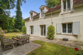 luxury house 7 Rooms for sale on MONTFORT L AMAURY (78490)