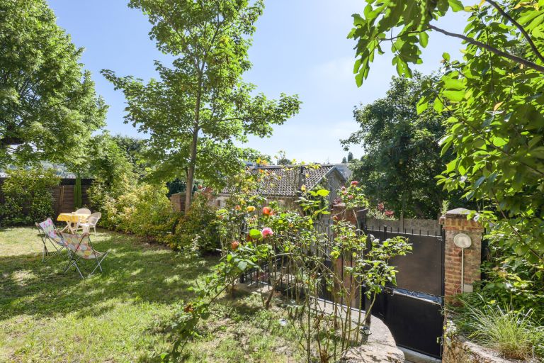 luxury house 9 Rooms for sale on SEVRES (92310)