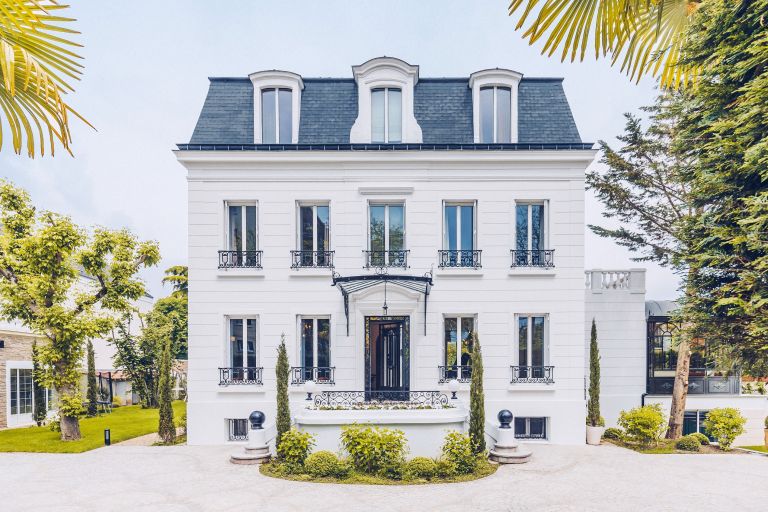 luxury house 12 Rooms for sale on LA VARENNE ST HILAIRE (94210)