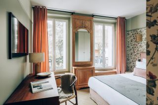 luxury house 12 Rooms for sale on LA VARENNE ST HILAIRE (94210)