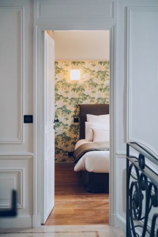 luxury house 12 Rooms for sale on LA VARENNE ST HILAIRE (94210)