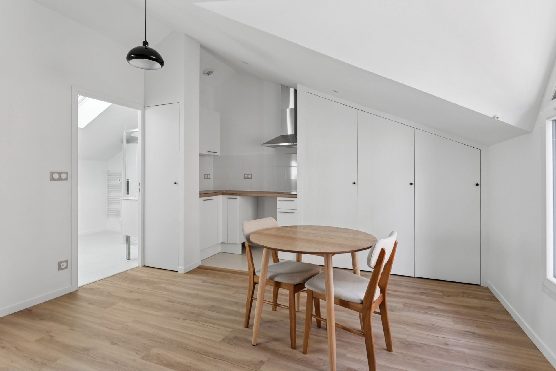 luxury apartment 1 room for sale on PUTEAUX (92800)