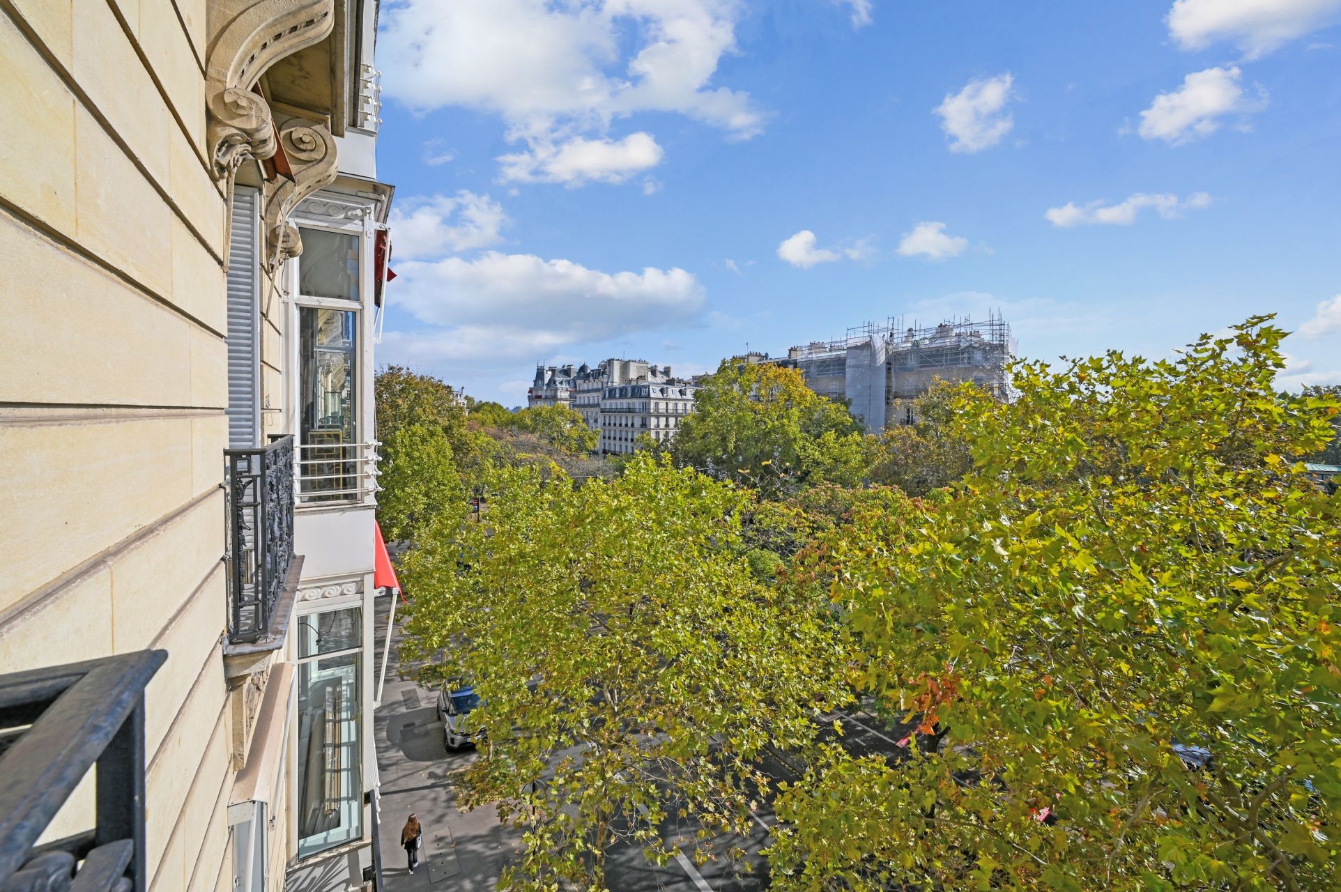 luxury apartment 6 Rooms for sale on PARIS (75016)