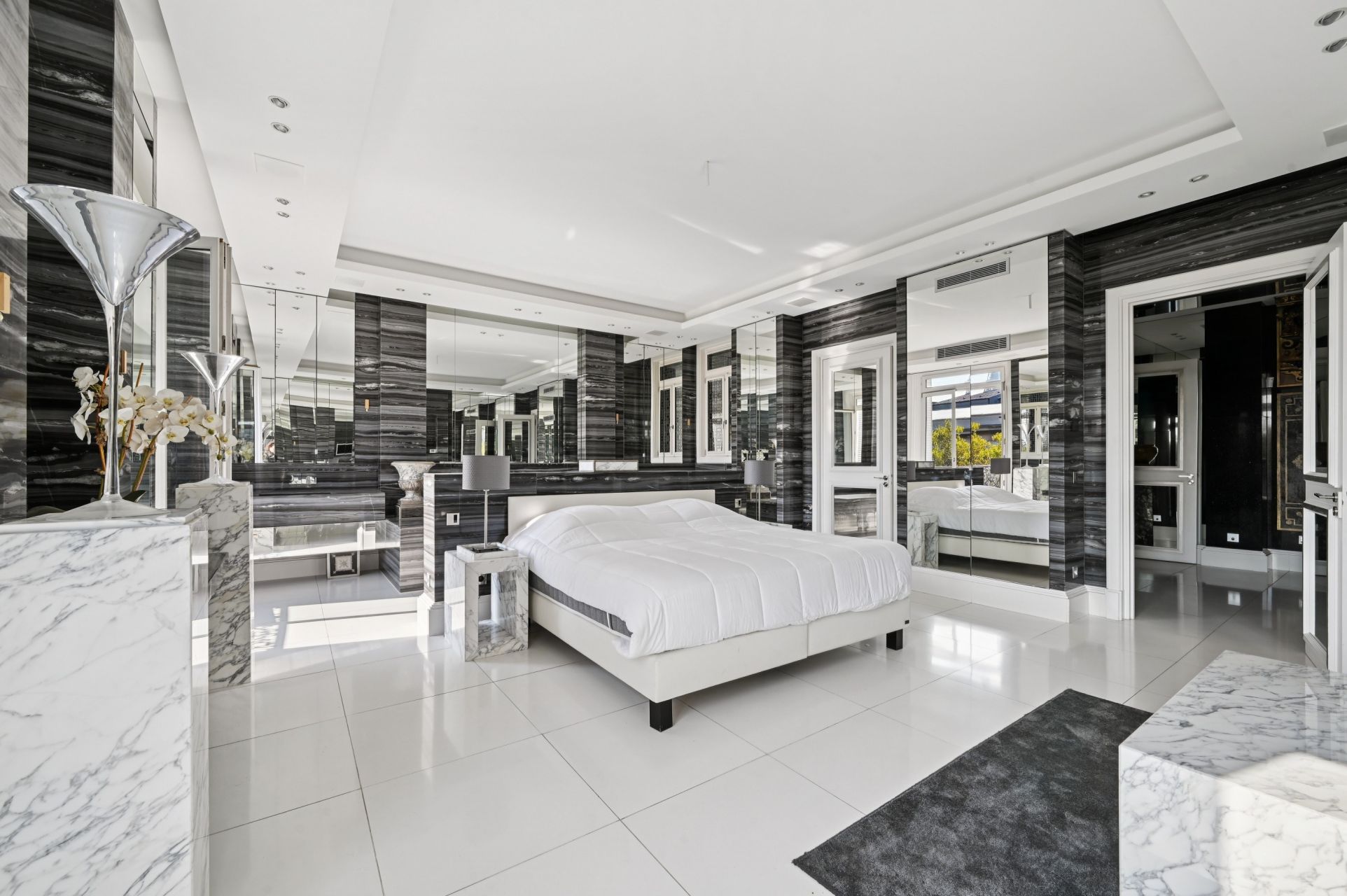 luxury apartment 6 Rooms for sale on PARIS (75016)