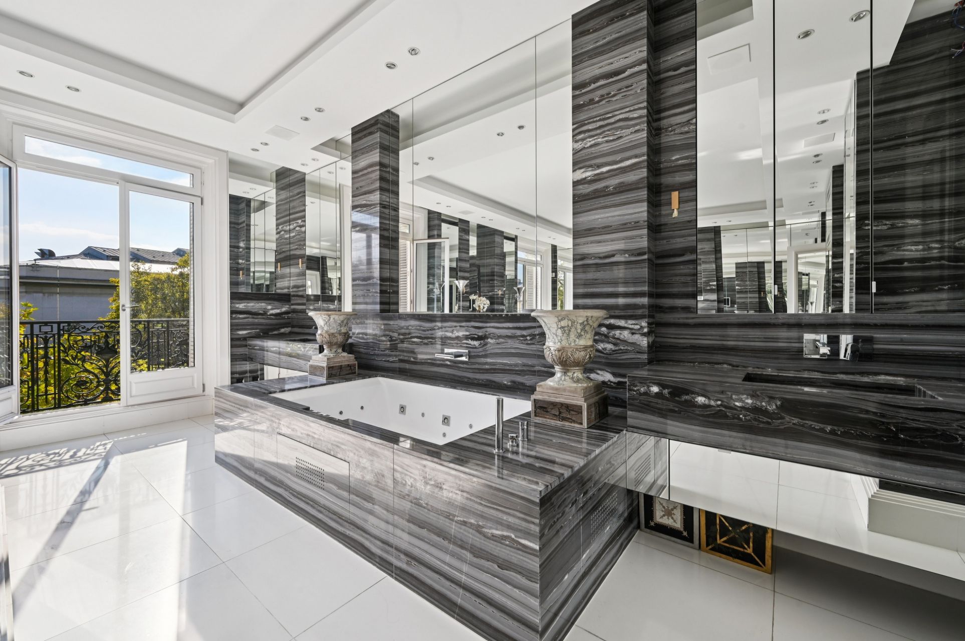 luxury apartment 6 Rooms for sale on PARIS (75016)