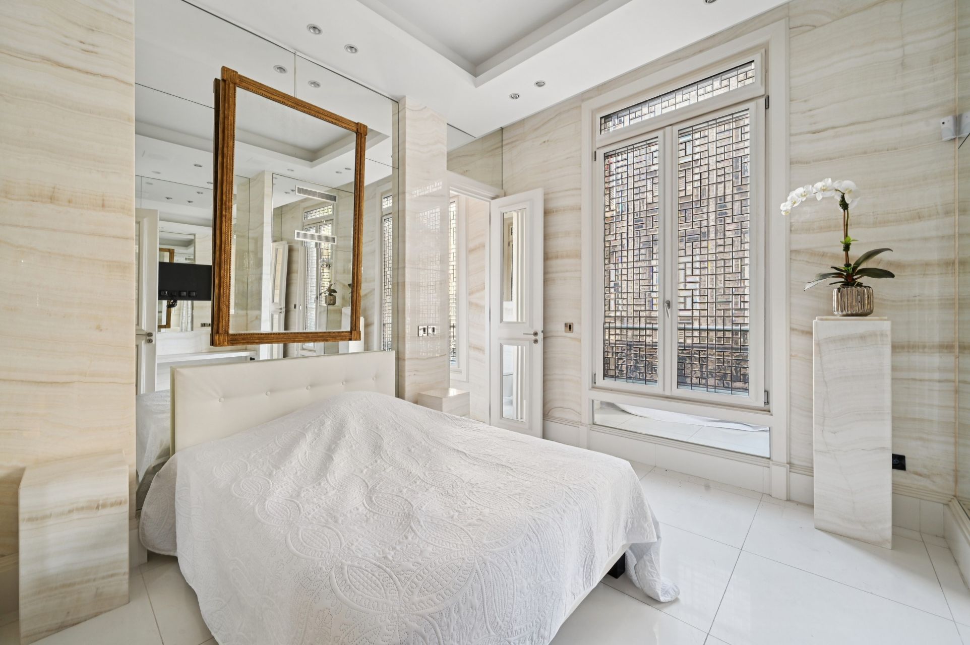 luxury apartment 6 Rooms for sale on PARIS (75016)