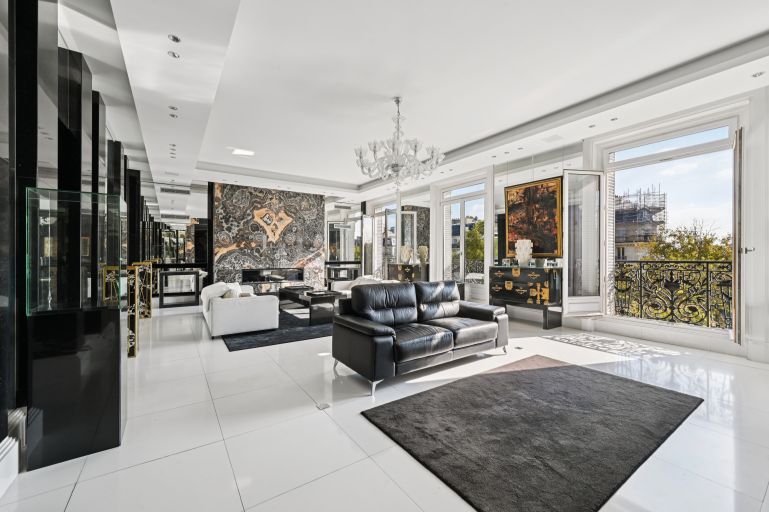 luxury apartment 6 Rooms for sale on PARIS (75016)