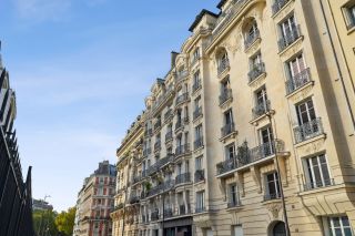 luxury apartment 5 Rooms for sale on PARIS (75017)